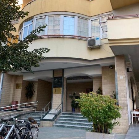 Urban Charm Studio With Balcony Тирана Екстериор снимка