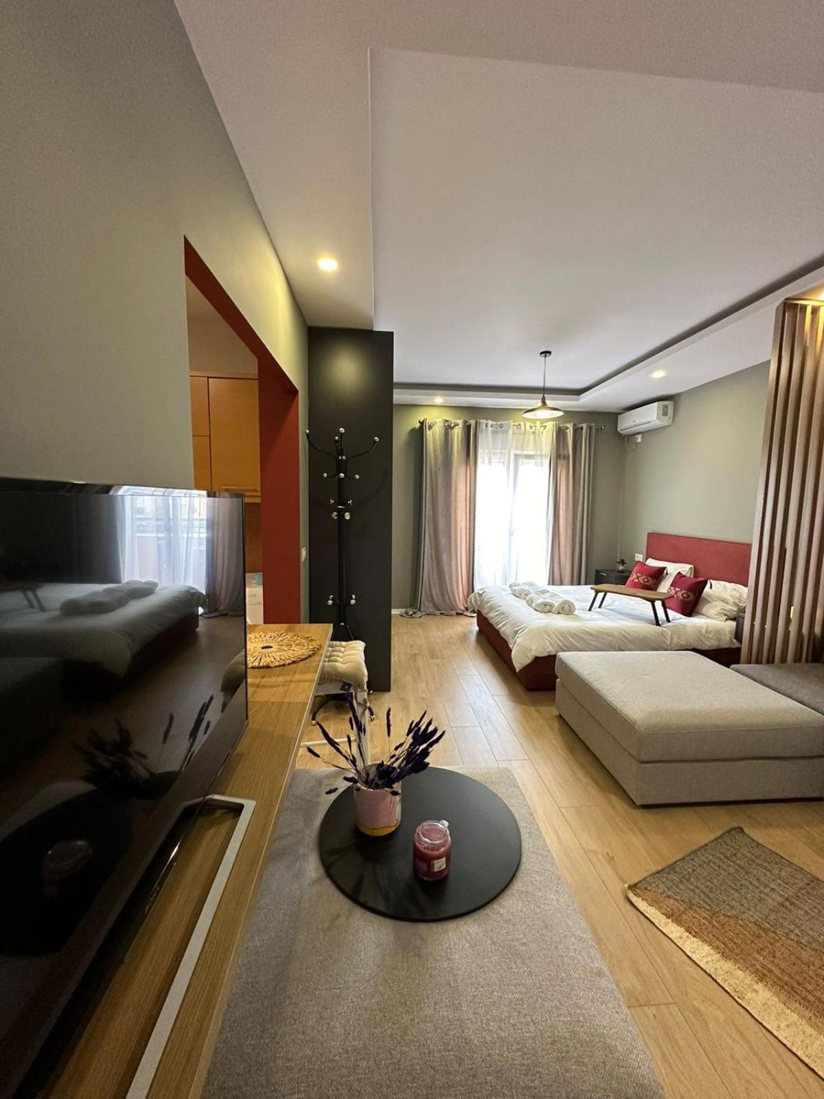 Urban Charm Studio With Balcony Тирана Екстериор снимка