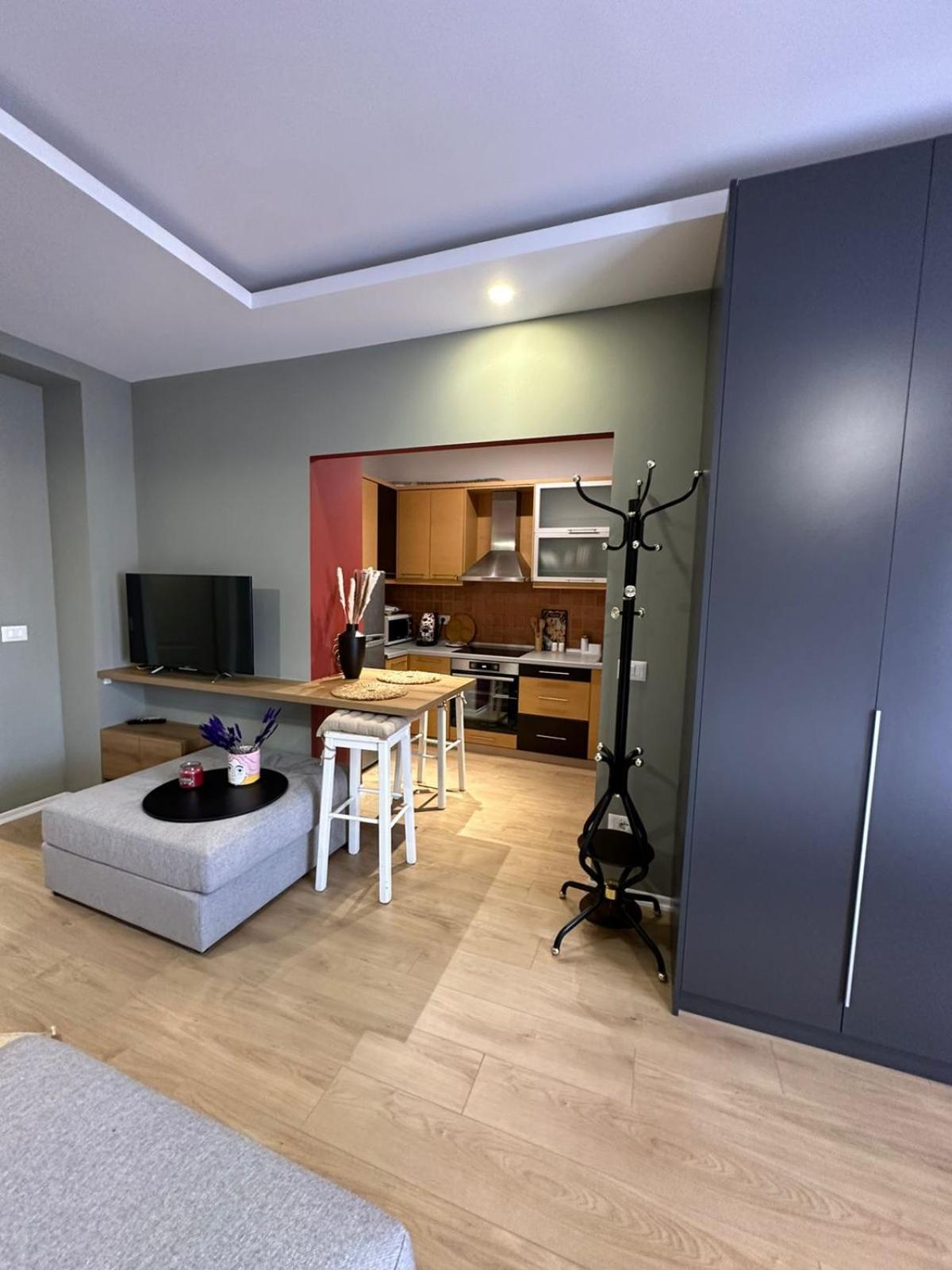 Urban Charm Studio With Balcony Тирана Екстериор снимка