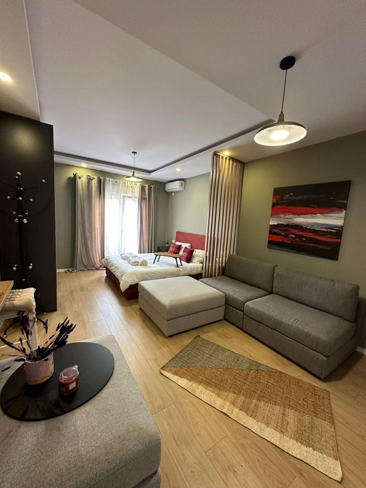 Urban Charm Studio With Balcony Тирана Екстериор снимка