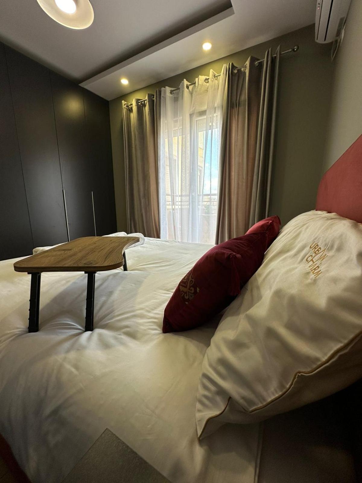 Urban Charm Studio With Balcony Тирана Екстериор снимка