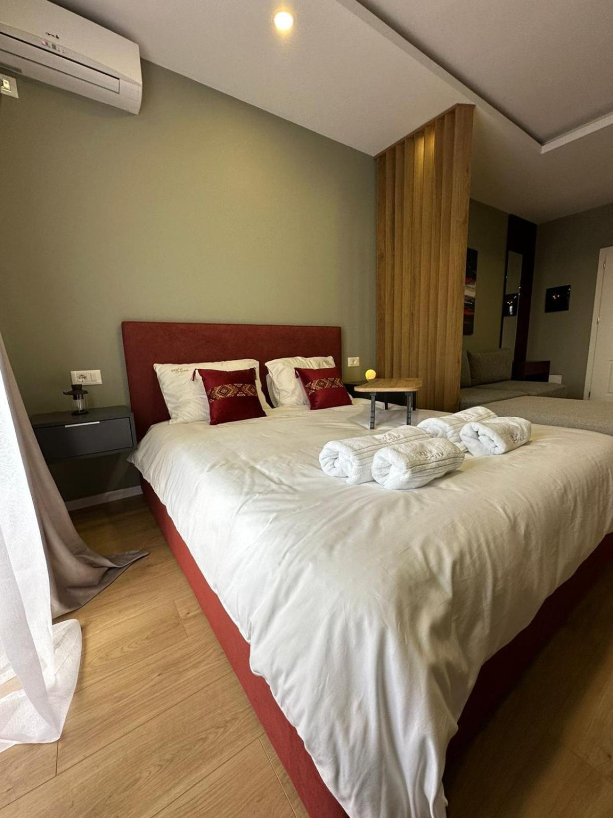 Urban Charm Studio With Balcony Тирана Екстериор снимка